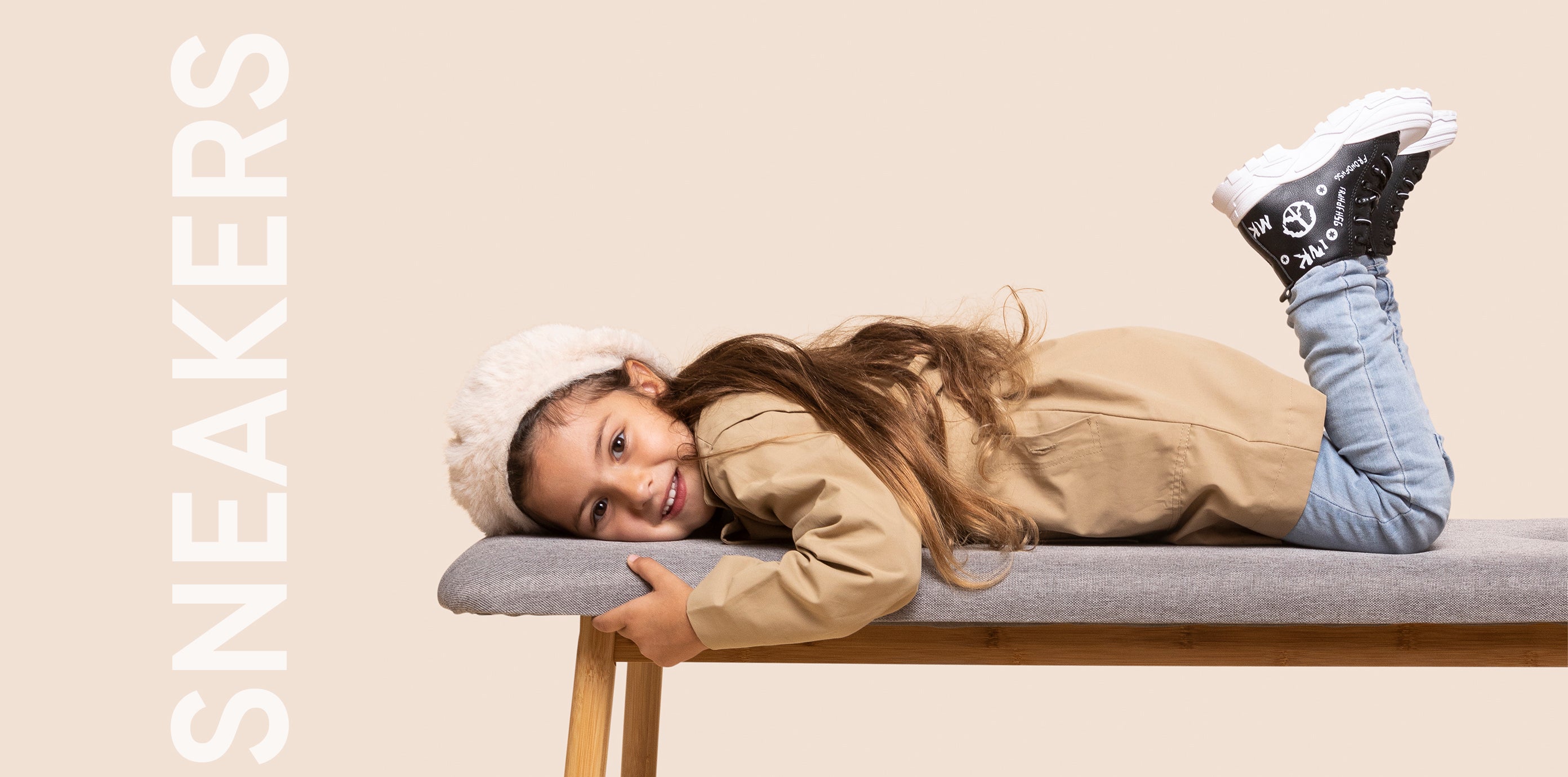 סניקרס - בנות