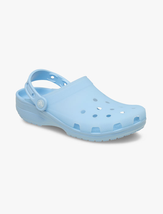 Crocs Classic Frosted Clog - כפכפי קלוג קרוקס בגימור שקוף-מט בצבע כחול-סגלגל